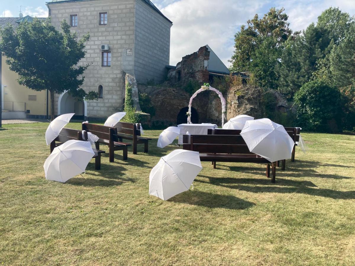 Penzion A Pivnice Varna Velka Bystrice Exterior photo